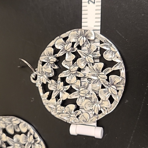 Silver Tone Floral Earings - Picture 3 of 3